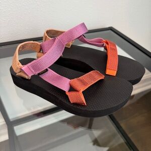 TEVA Midform Universal Women’s Elevated Sole Strappy Sandal Size 8. NWOB